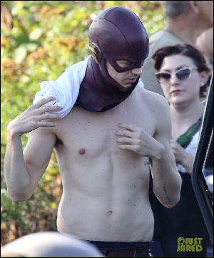 grant-gustin-shirtless-flash-set-after-als-chall-02 (1013x1222, 201 kБ...)